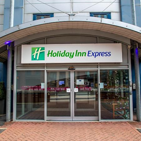 Holiday Inn Express Royal Docks By Ihg London Exterior photo