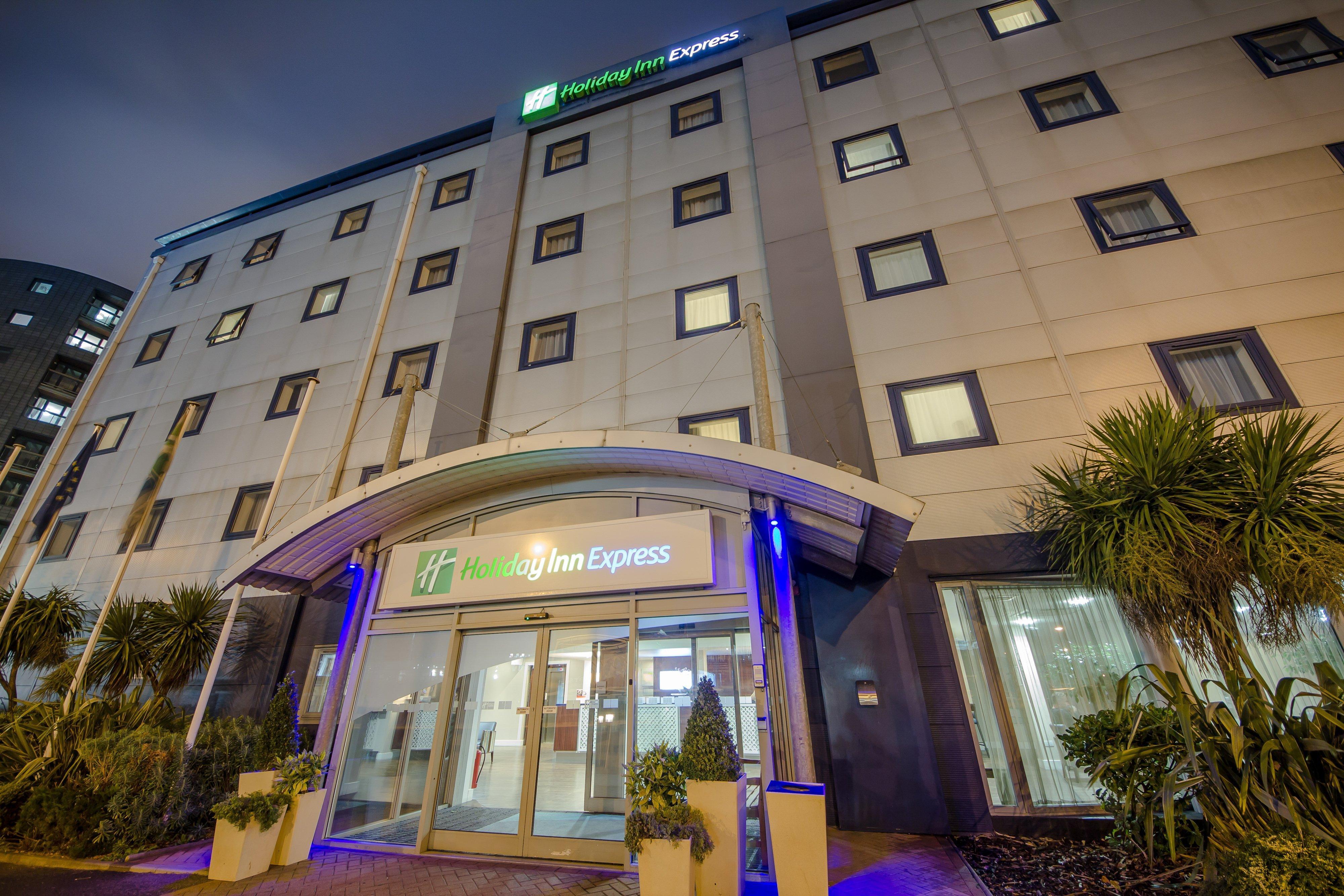 Holiday Inn Express Royal Docks By Ihg London Exterior photo