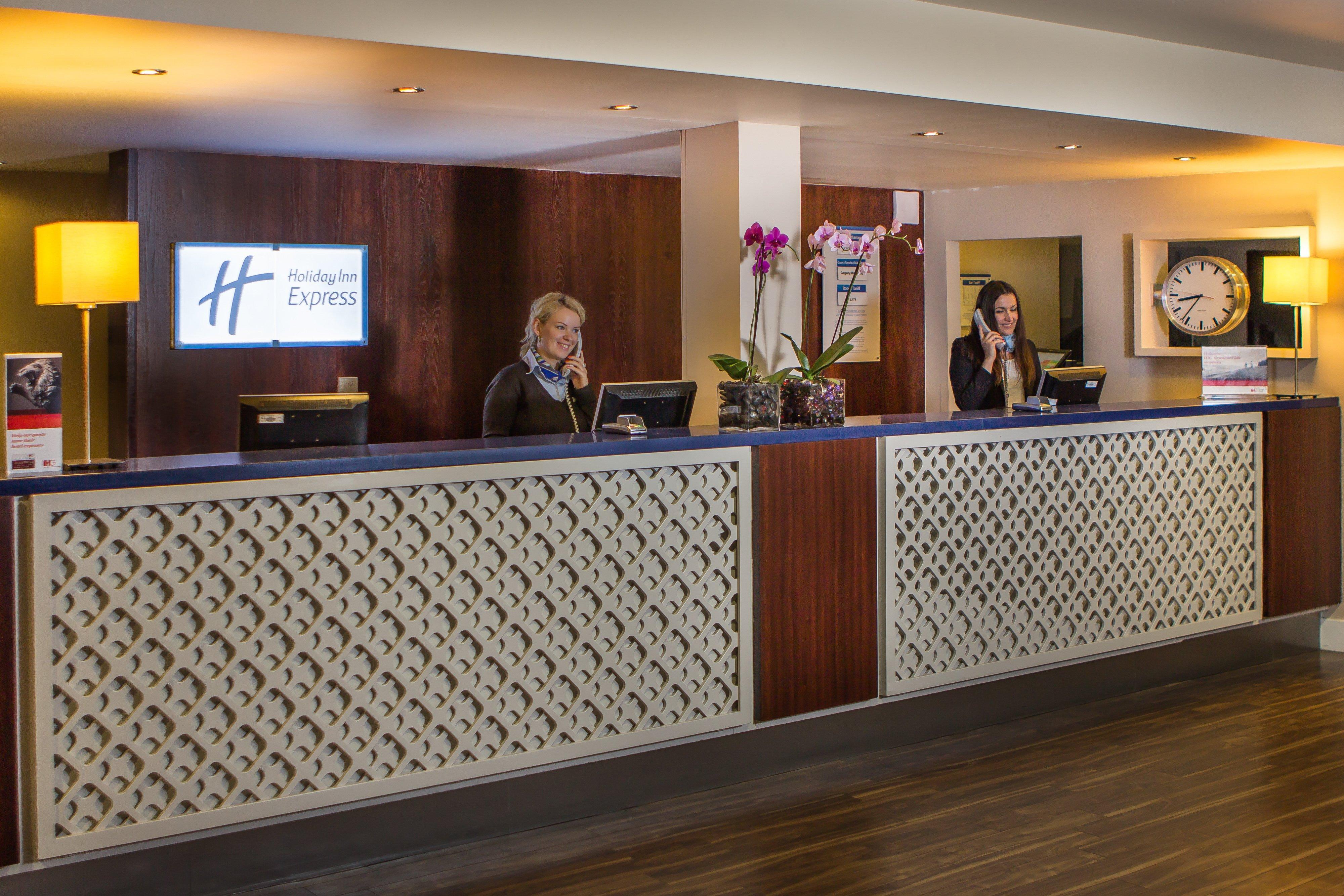 Holiday Inn Express Royal Docks By Ihg London Exterior photo